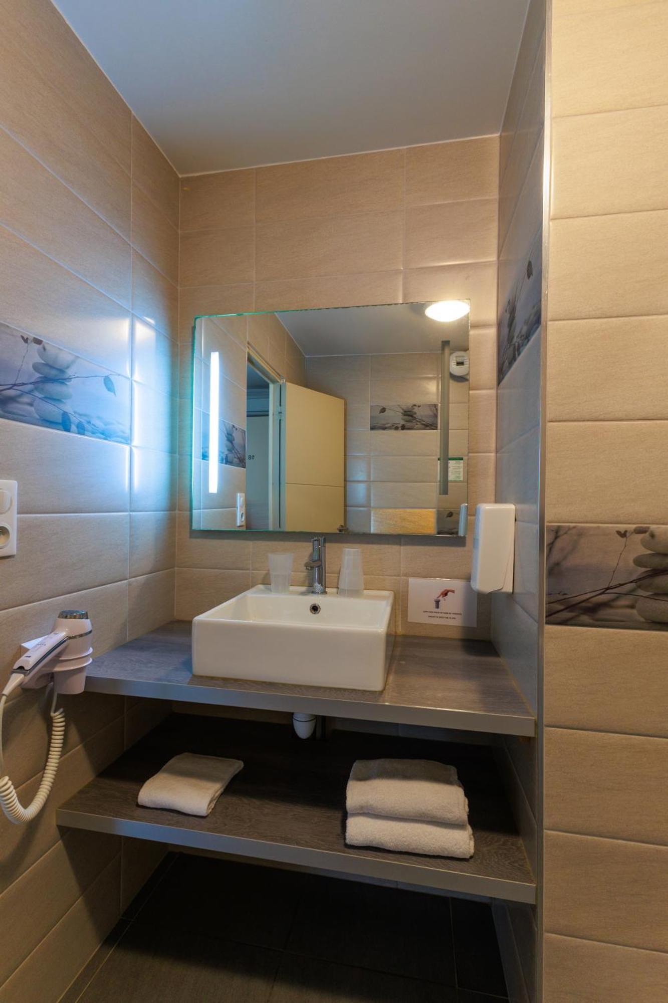 Logis Hotel Le Rochelois Ла-Рошель Экстерьер фото